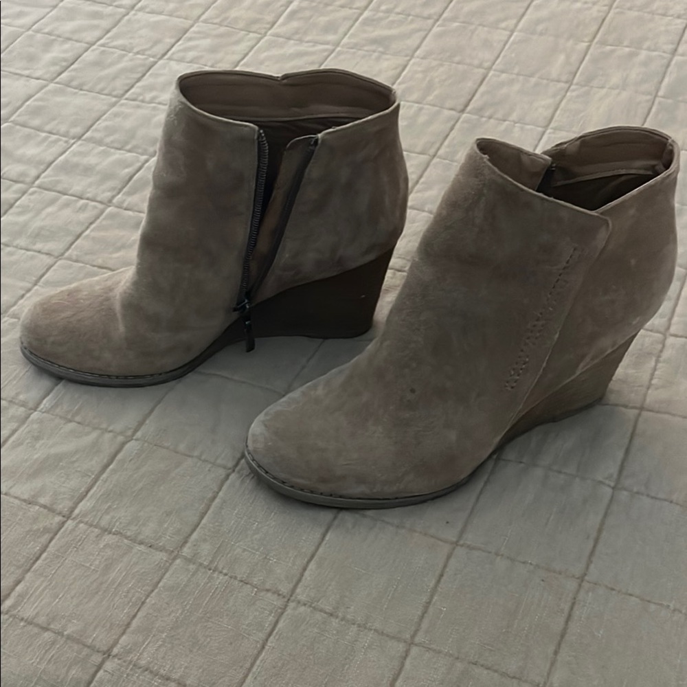 Tan Suede Wedge Shoes with V-Shaped Opening